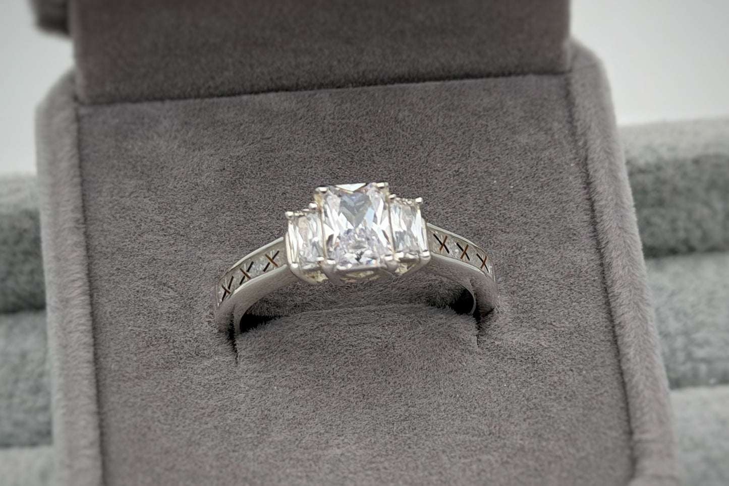 925 Silver Trio Emerald Solitaire Ring