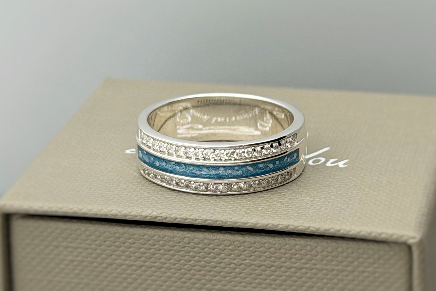 925 Silver 6mm Central Channel Crystal Band Ring