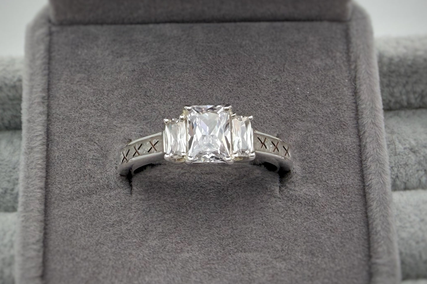 925 Silver Trio Emerald Solitaire Ring