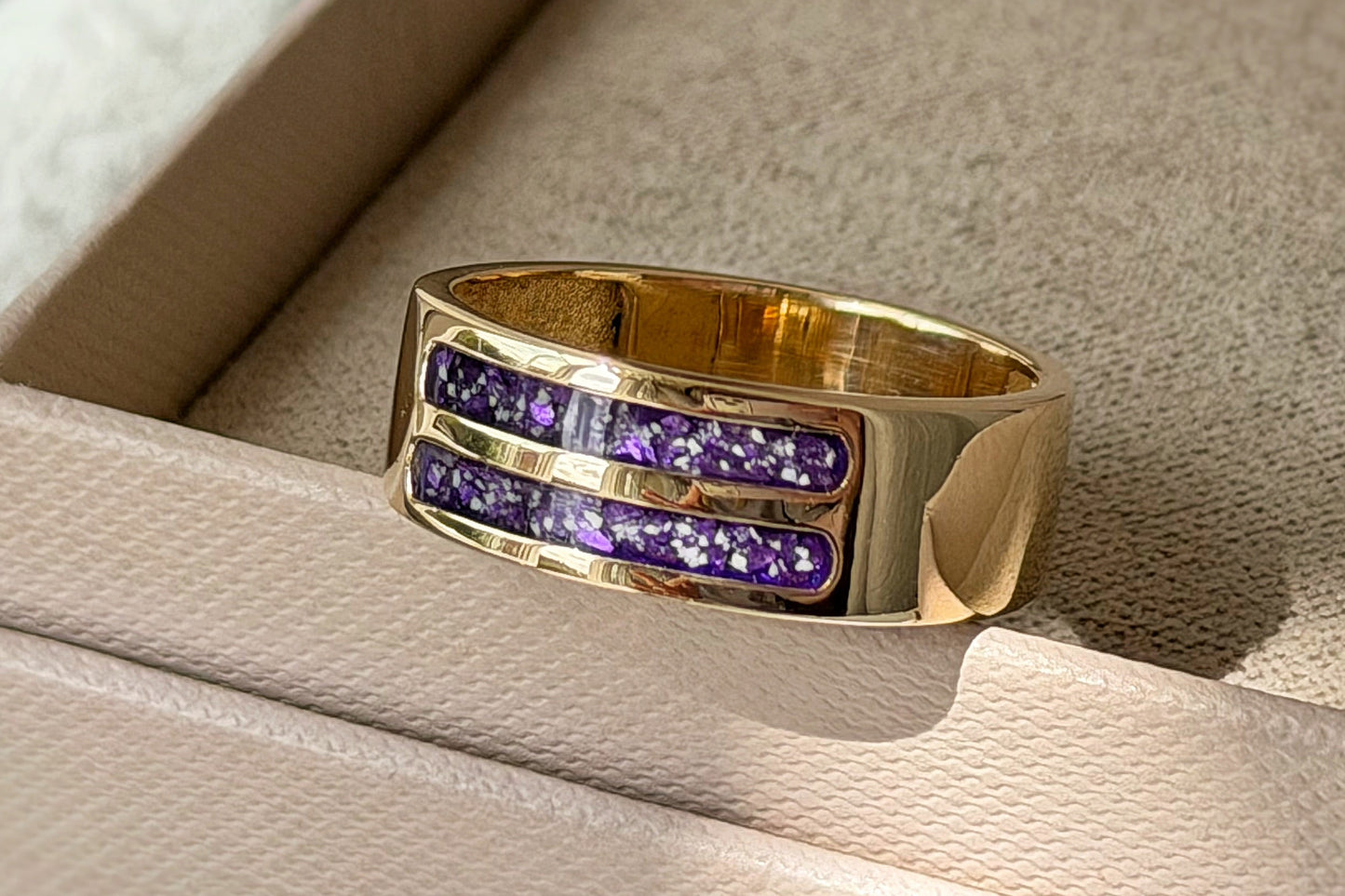 9k Gold Gent’s Two Channel Signet Ring