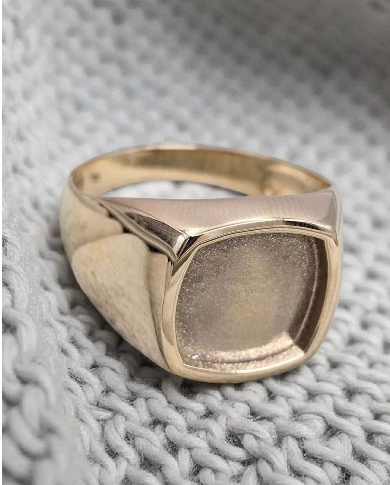 9k Gold Unisex Rounded Square Signet Ring