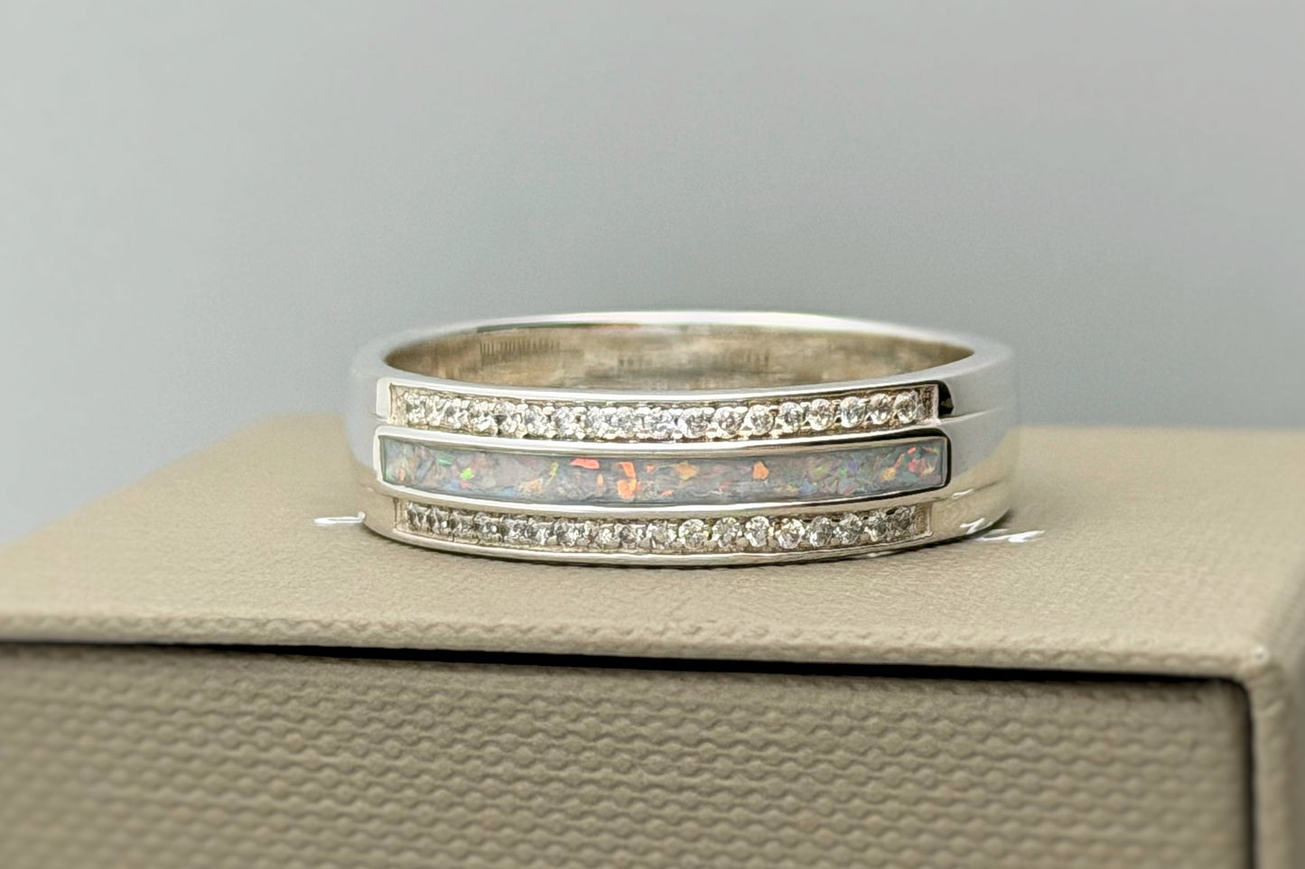 925 Silver 6mm Central Channel Crystal Band Ring