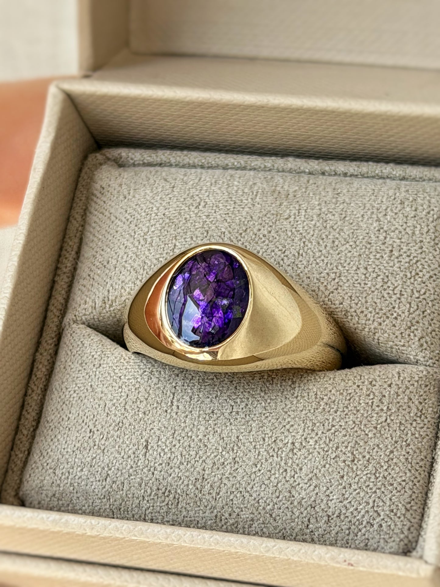 9k Gold Gents Oval Signet Ring