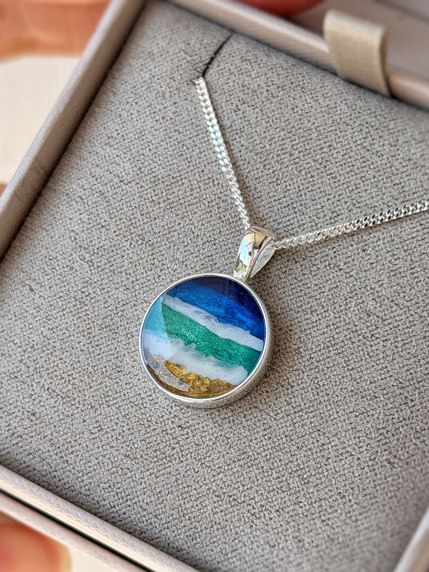 925 Silver Round Beach Scene Memorial Pendant