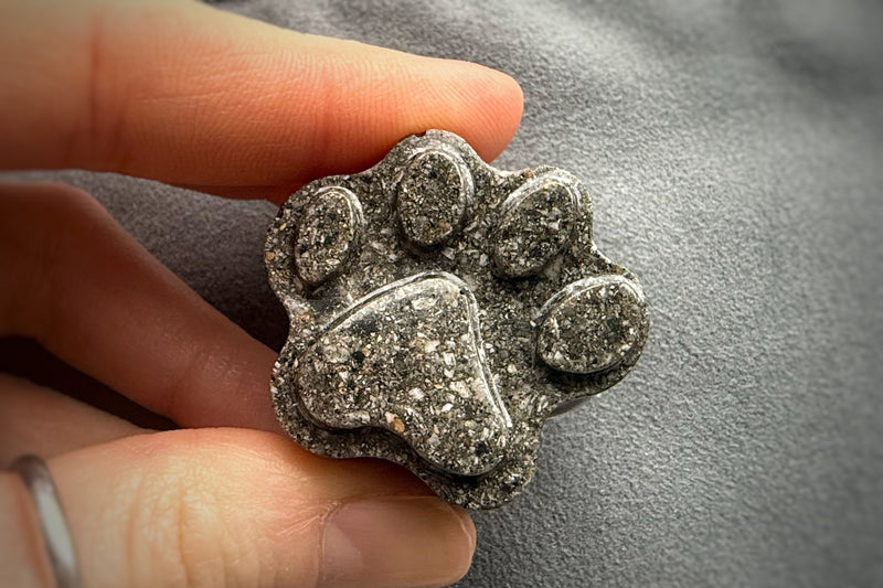 ‘Paw to Hold’ Ashes Pocket Keepsake
