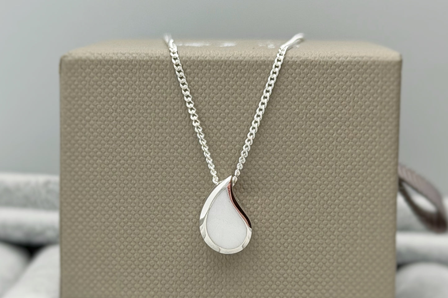 925 Silver Simple Floating ‘Milk Drop’ Thick Trim Pendant