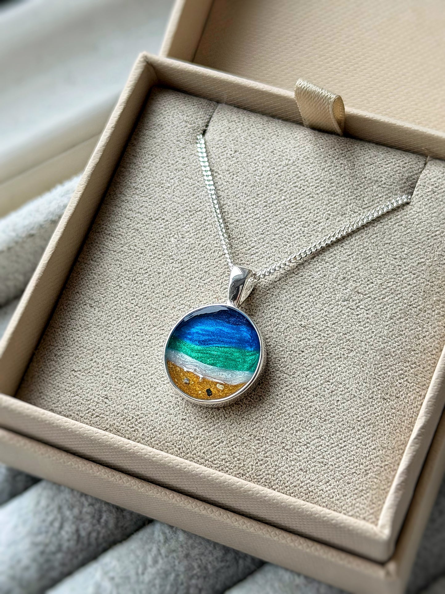 925 Silver Round Beach Scene Memorial Pendant