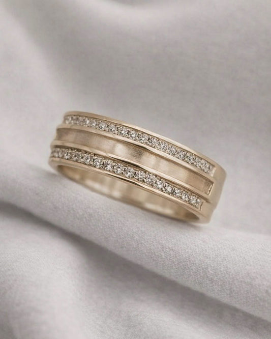 9k Gold 7mm Central Channel Crystal Band Ring