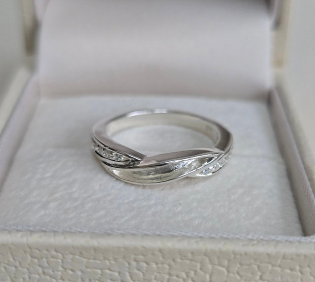 925 Silver Wave Crystal Band Ring